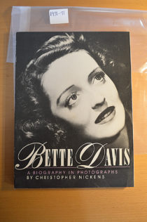Bette Davis: A Biography in Photographs (1st edition, 1985) [193171]
