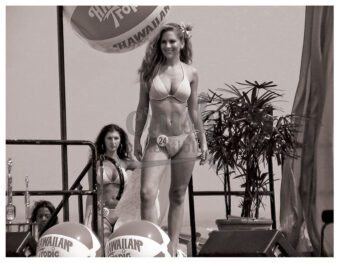Miss Hawaiian Tropic 2005 Regional Bikini Model Contest Atlantic City, New Jersey Black and White Photo [210803-0002]