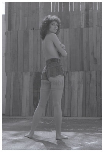 Actress Robin Sherwood Photo [221010-1]