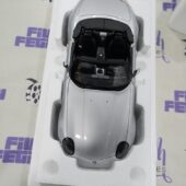 James Bond Edition 007 The World Is Not Enough BMW Z8 1:18 Scale Diecast Model No. 80 43 0 007 667 (1999) [J50]